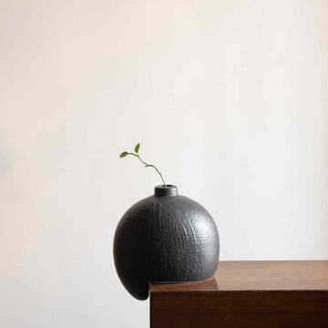 Spillover Vase (Textured black)